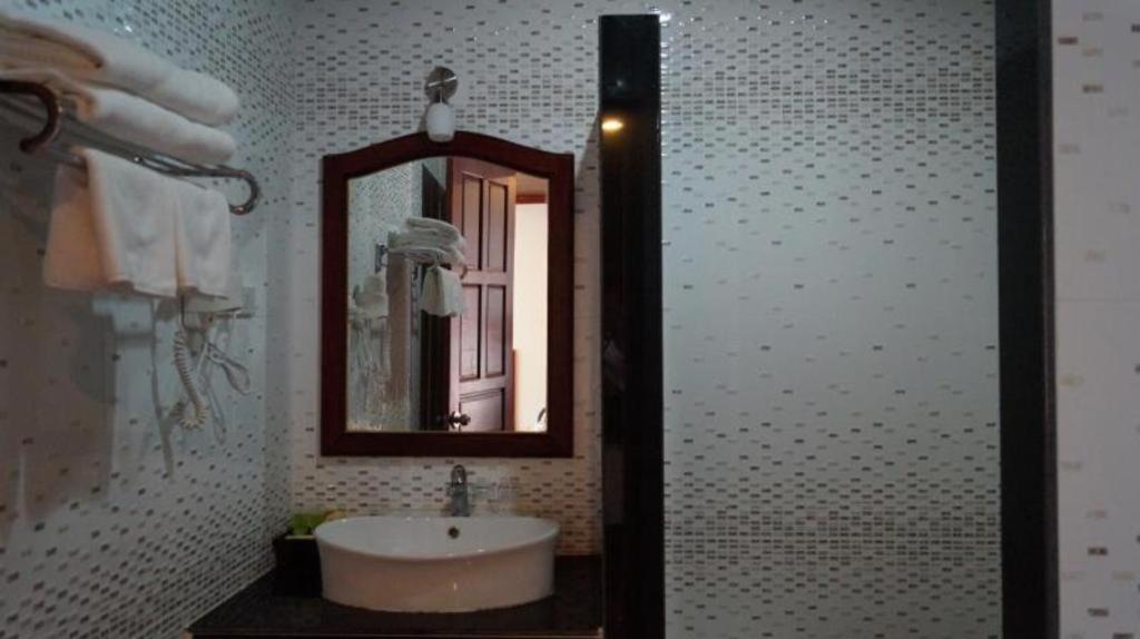 Vansana Hotel Vang Vieng Esterno foto