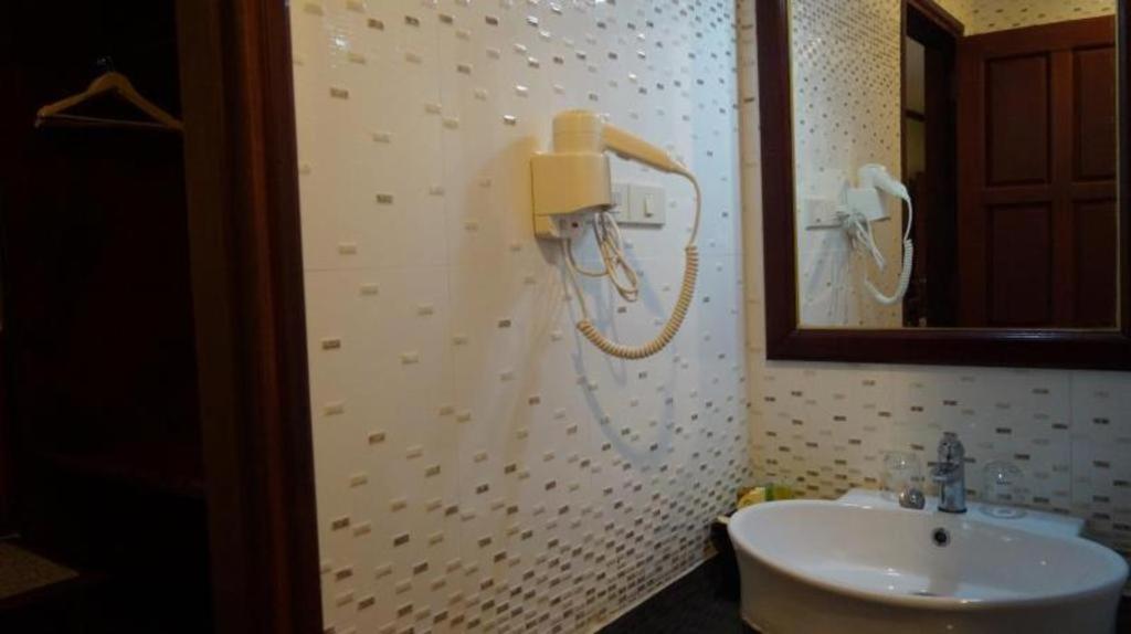 Vansana Hotel Vang Vieng Esterno foto