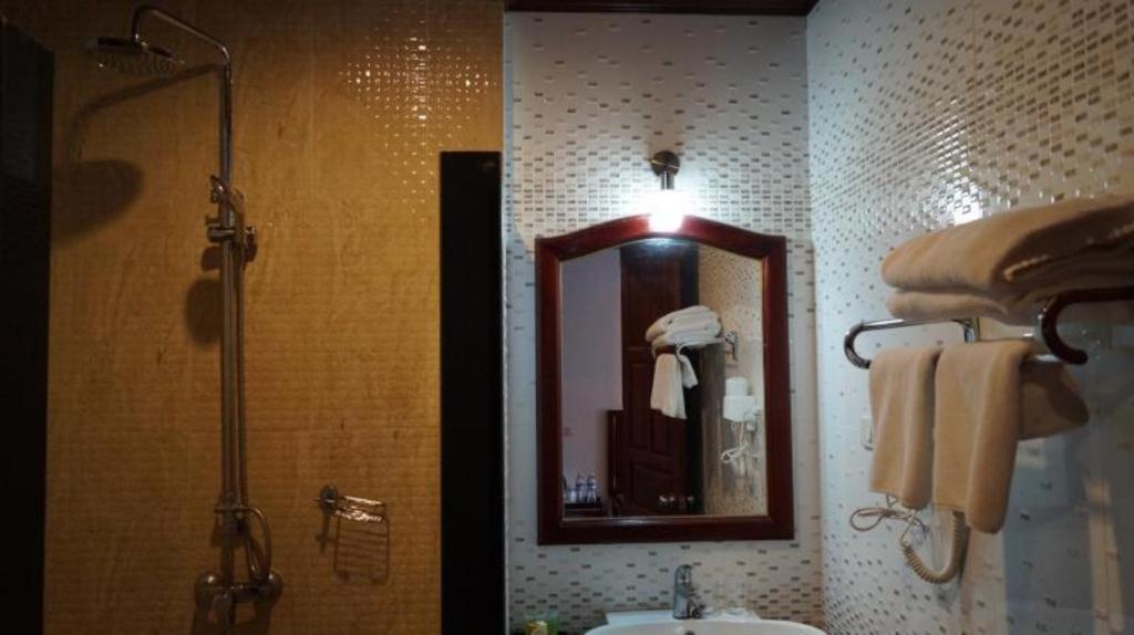 Vansana Hotel Vang Vieng Esterno foto